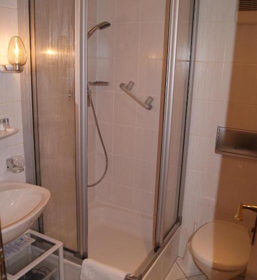 Номер Стандарт, Zur Traube