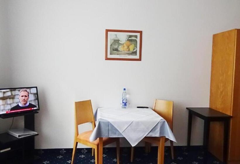 Номер Стандарт, Zur Traube