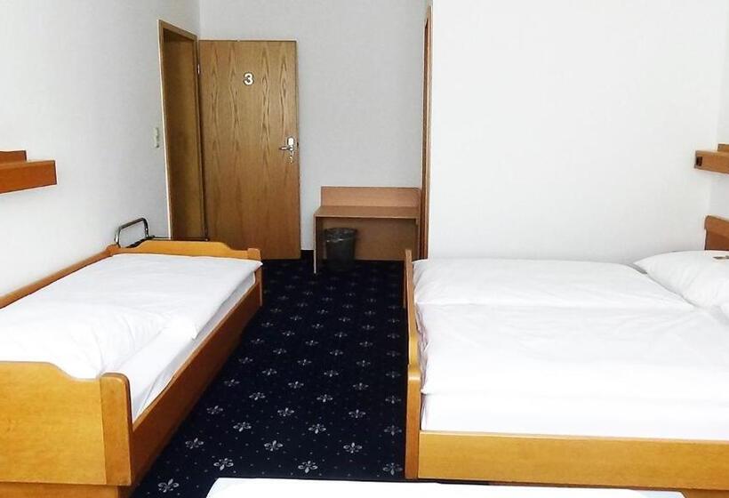 Номер Стандарт Трехместный, Zur Traube