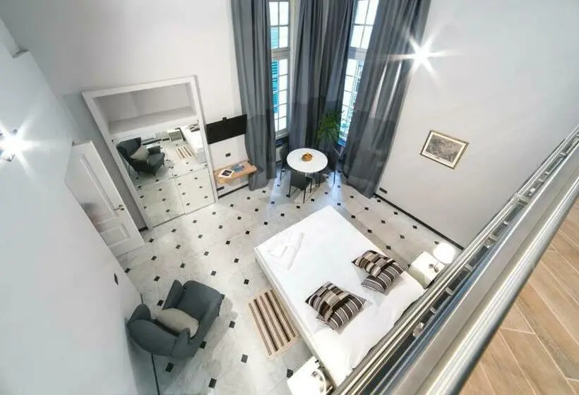 Standard Neljän Hengen Huone, Chiossone Suites