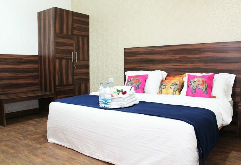 Quarto Executivo, Adhunik Hotel Behror