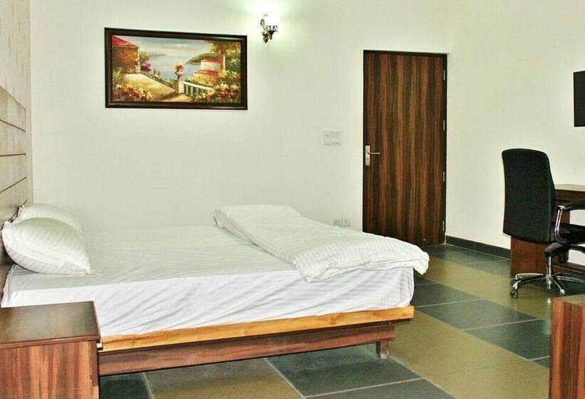 Quarto Executivo, Adhunik Hotel Behror