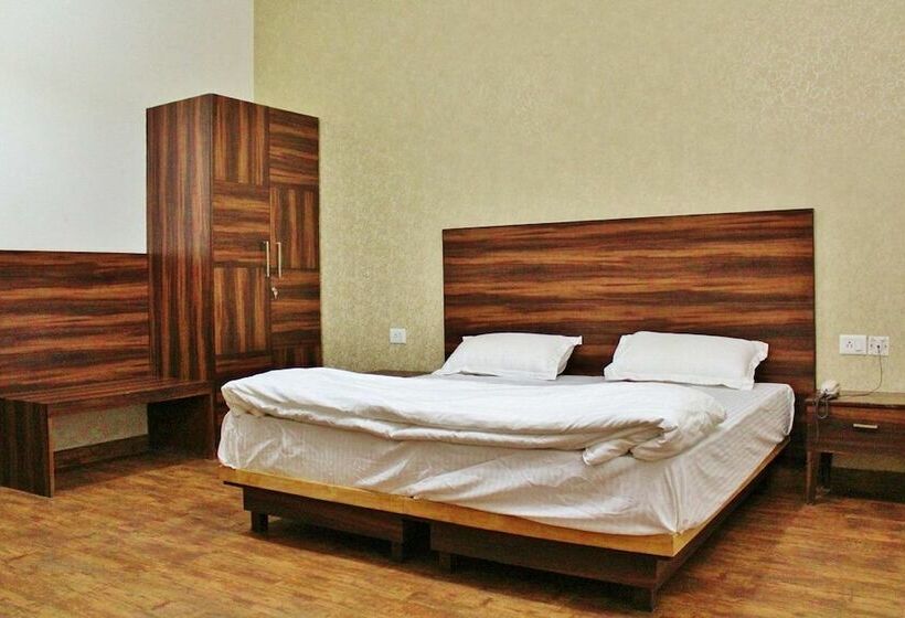 Quarto Executivo, Adhunik Hotel Behror