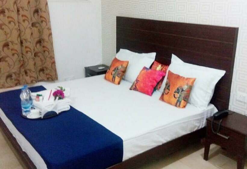 行政房间, Adhunik Hotel Behror