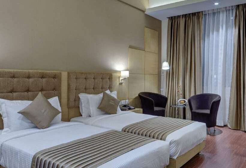 Quarto Executivo, Adhunik Hotel Behror