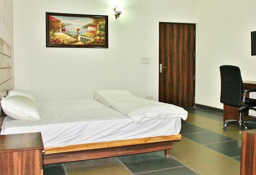 Quarto Executivo, Adhunik Hotel Behror