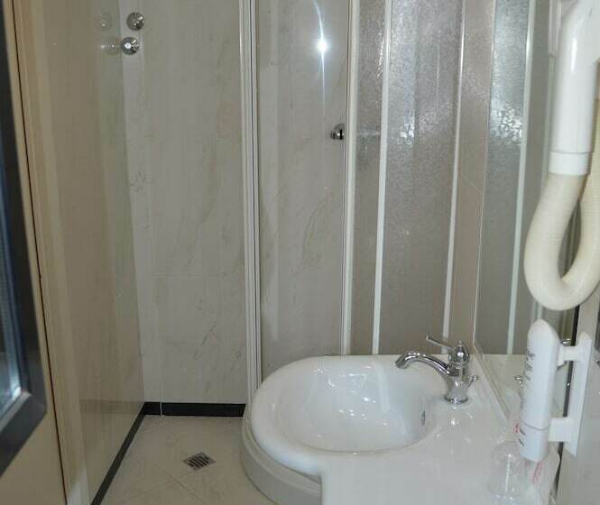 Camera Standard Individuale, Canadian