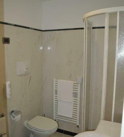 Camera Standard Individuale, Canadian