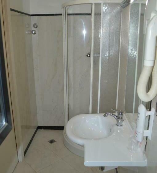 Camera Standard Individuale, Canadian