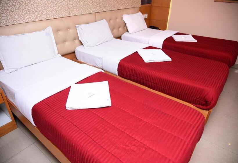 Economy Triple Room, Grand Choice