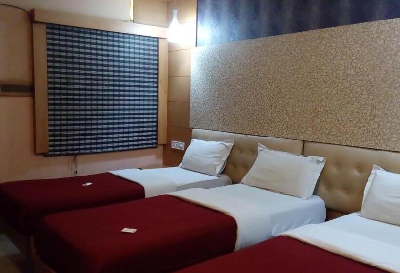 Economy Triple Room, Grand Choice