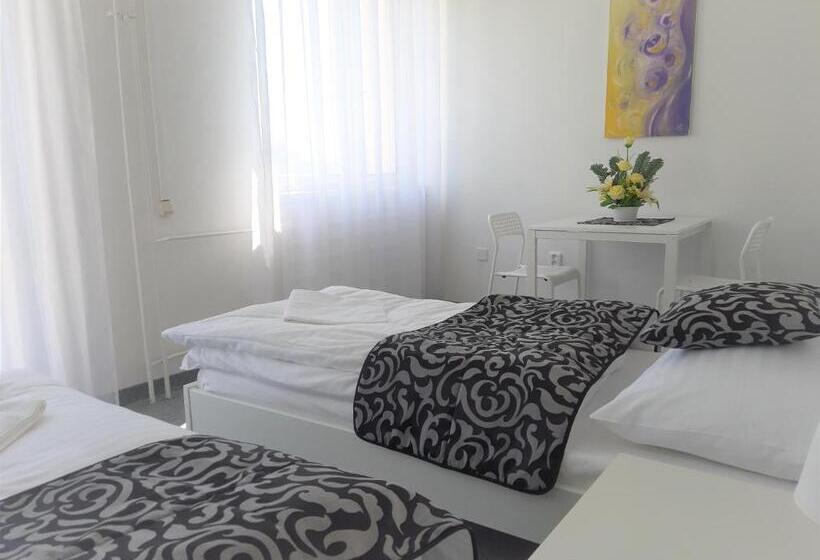 חדר סטנדרט מותאם לאדם עם מוגבלויות, Ubytovna Kubra