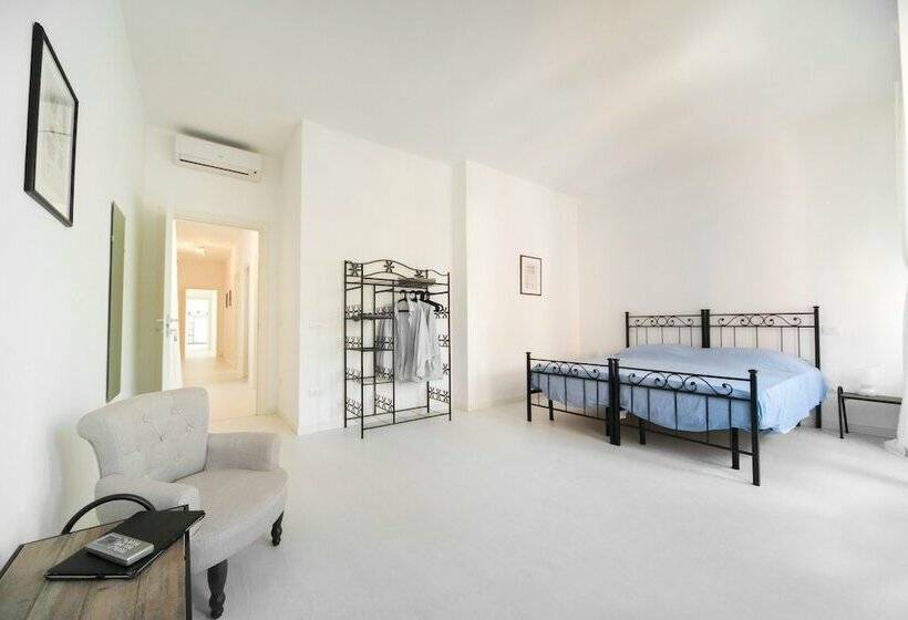 اتاق استاندارد با سرویس بهداشتی مشترک, Casa Italia