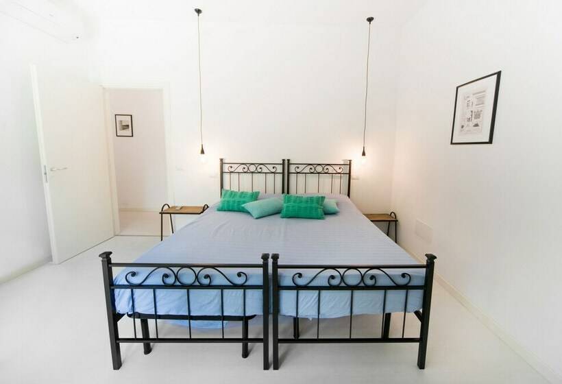 اتاق استاندارد با سرویس بهداشتی مشترک, Casa Italia