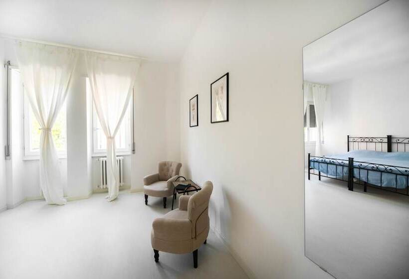 اتاق استاندارد با سرویس بهداشتی مشترک, Casa Italia