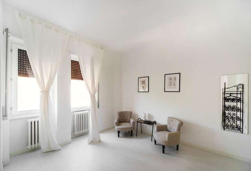 اتاق استاندارد با سرویس بهداشتی مشترک, Casa Italia