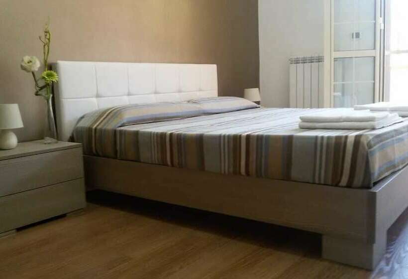 Habitació Estàndard, Def House