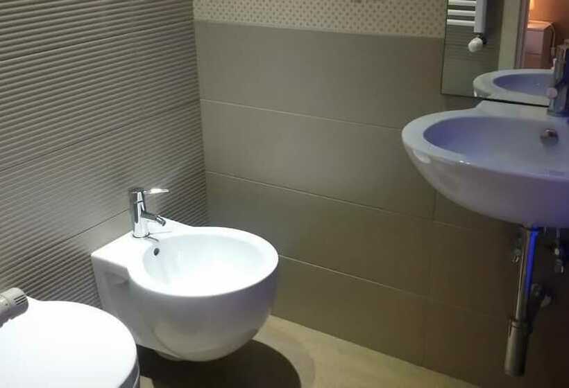 Habitació Triple Estàndard, Def House