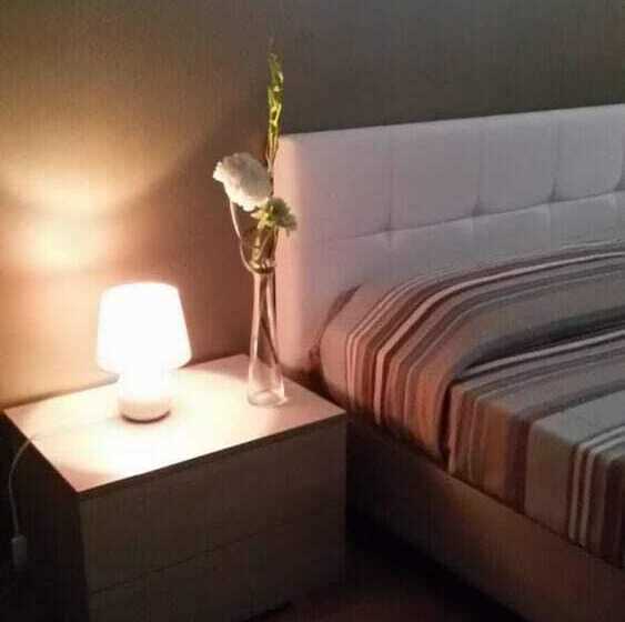 Habitació Estàndard, Def House