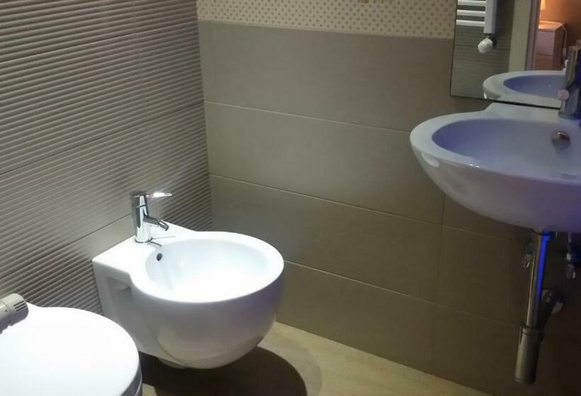 Habitació Estàndard, Def House