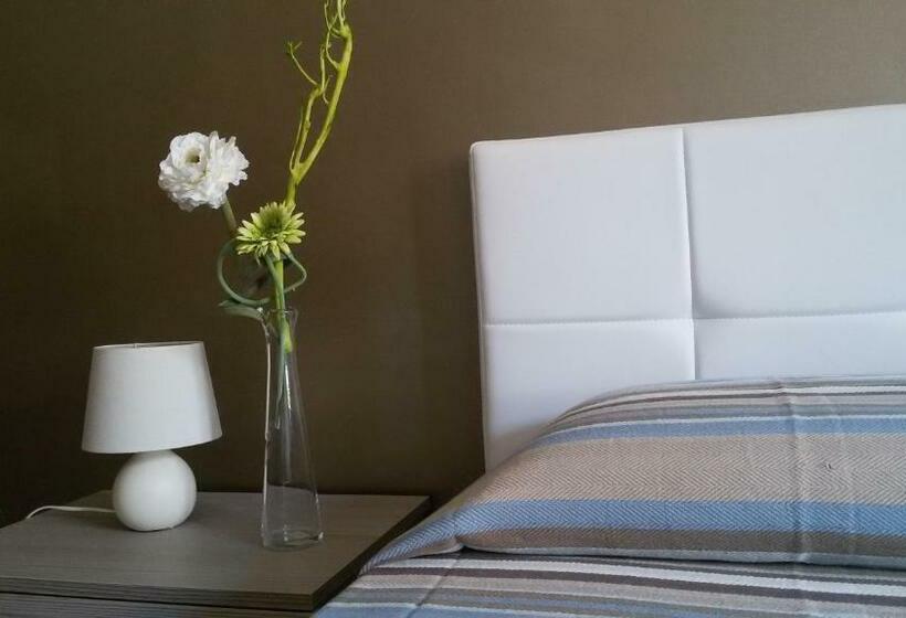 Habitació Estàndard, Def House