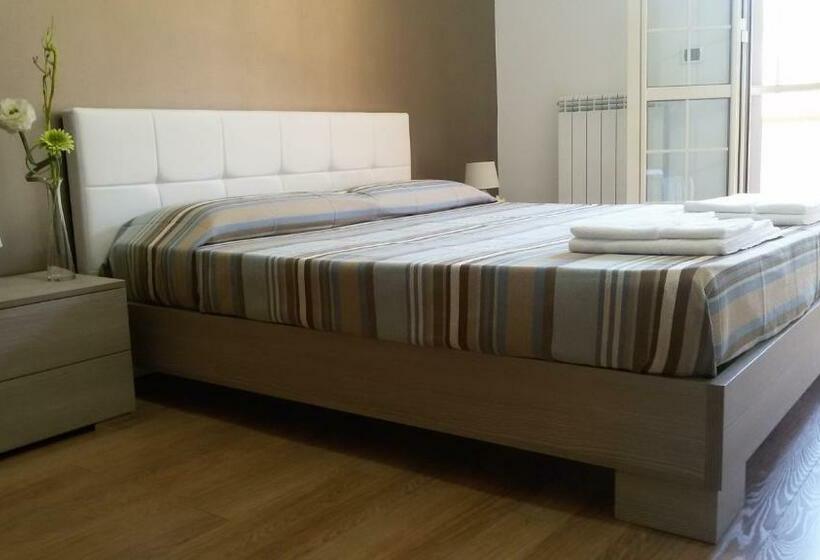 Habitació Estàndard, Def House