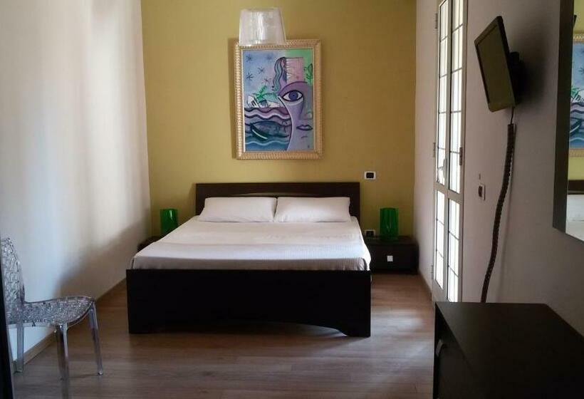 Habitació Estàndard, Def House