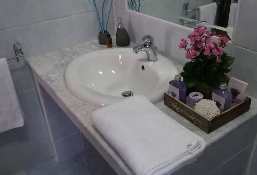 Habitació Estàndard, Def House