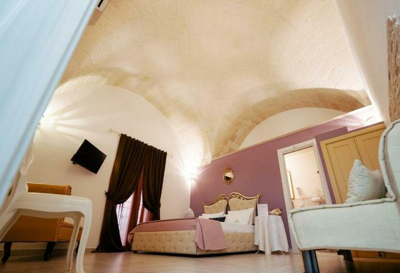 غرفة قياسية مزوَّدة بشُرفة, Magnolia