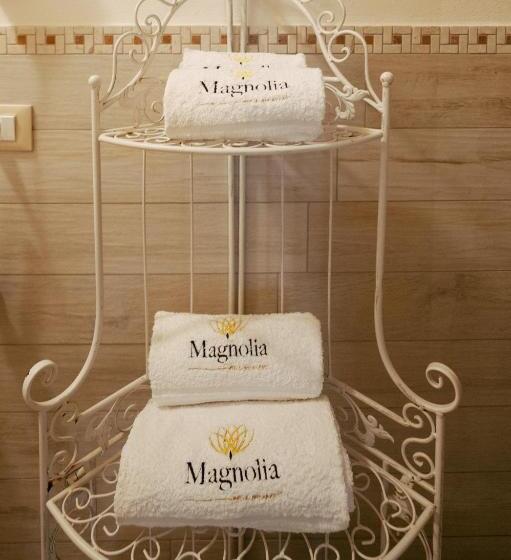 غرفة قياسية مزوَّدة بشُرفة, Magnolia