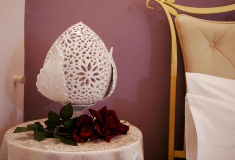 غرفة قياسية مزوَّدة بشُرفة, Magnolia