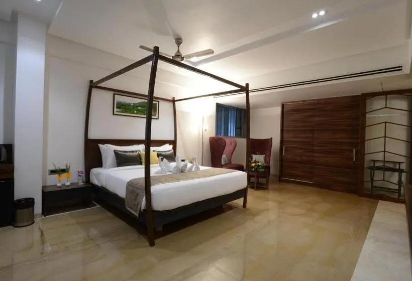 Suite, Maple Ivy