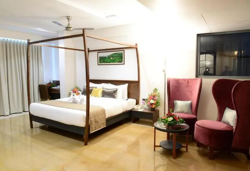 Suite, Maple Ivy