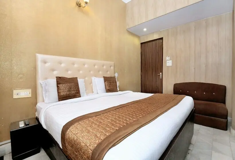 Deluxe-huone, Sallow International