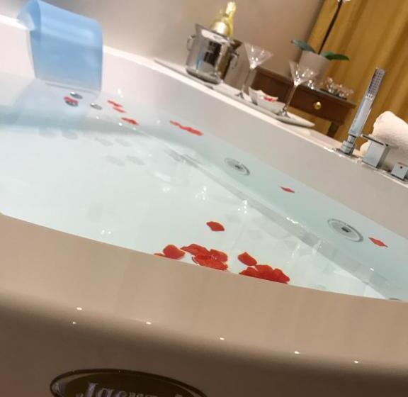 Полулюкс с Балконом, Ludwig Boutique Hotel & Spa