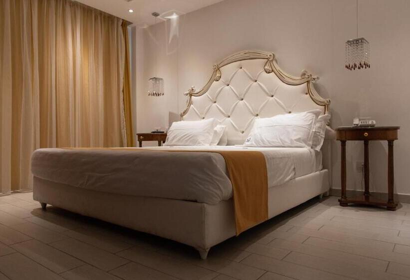 Полулюкс с Балконом, Ludwig Boutique Hotel & Spa