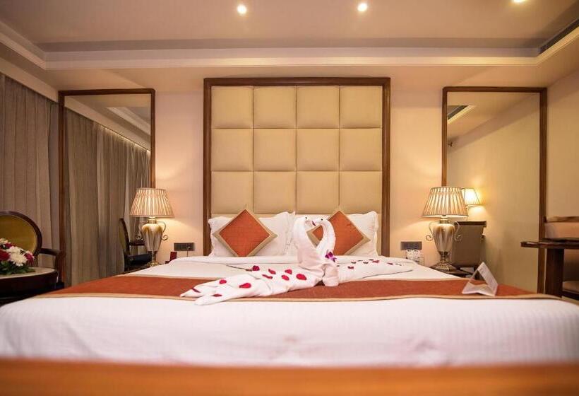 デラックススイート, Shakun Hotels And Resorts