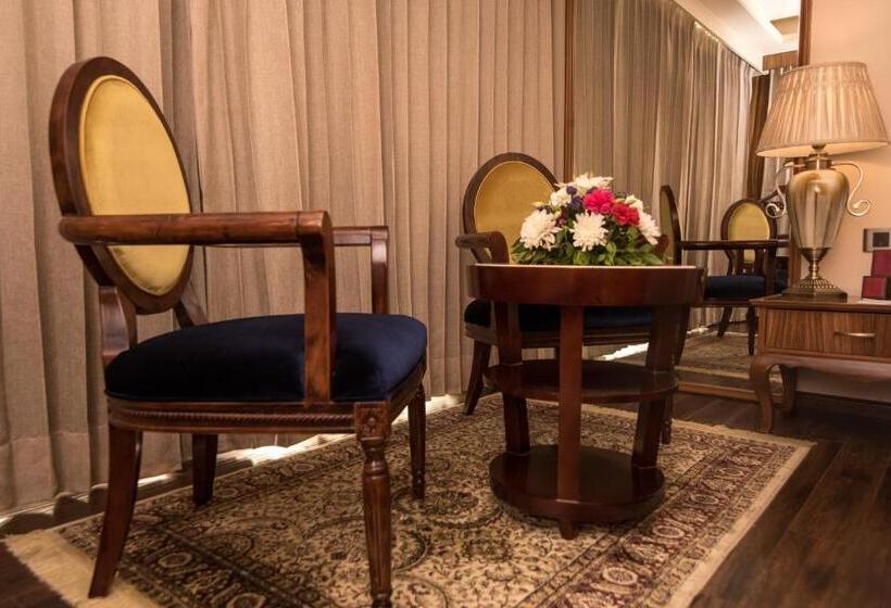 デラックススイート, Shakun Hotels And Resorts