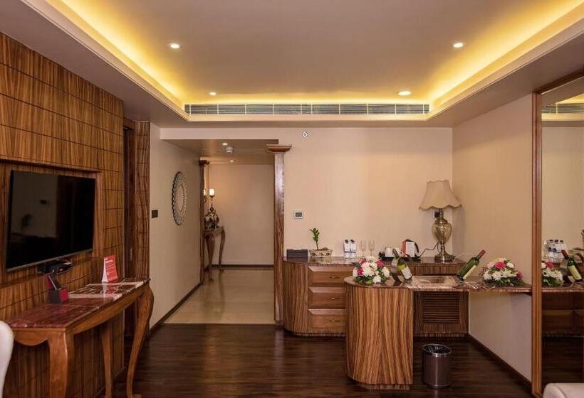 デラックススイート, Shakun Hotels And Resorts