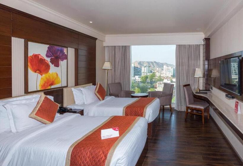 豪华三人间, Shakun Hotels And Resorts