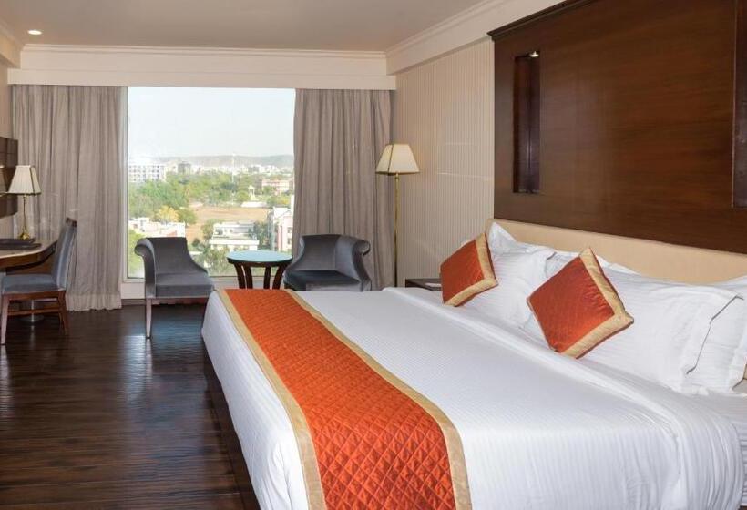 デラックストリプルルーム, Shakun Hotels And Resorts