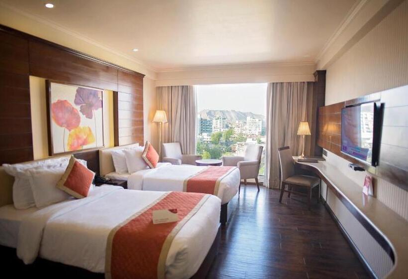 デラックストリプルルーム, Shakun Hotels And Resorts