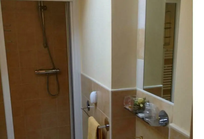 Basic-huone, B&b Torre In Langa