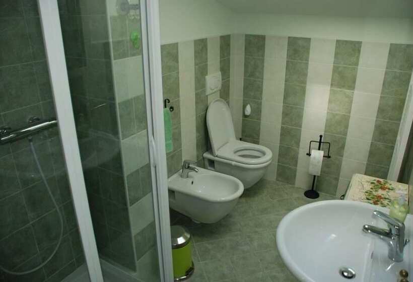 Семейный Номер, B&b Torre In Langa