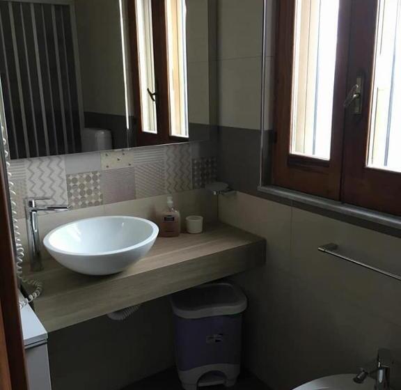 غرفة قياسية رباعية مزودة بشُرفة, Casa Albergo La Terza Stella