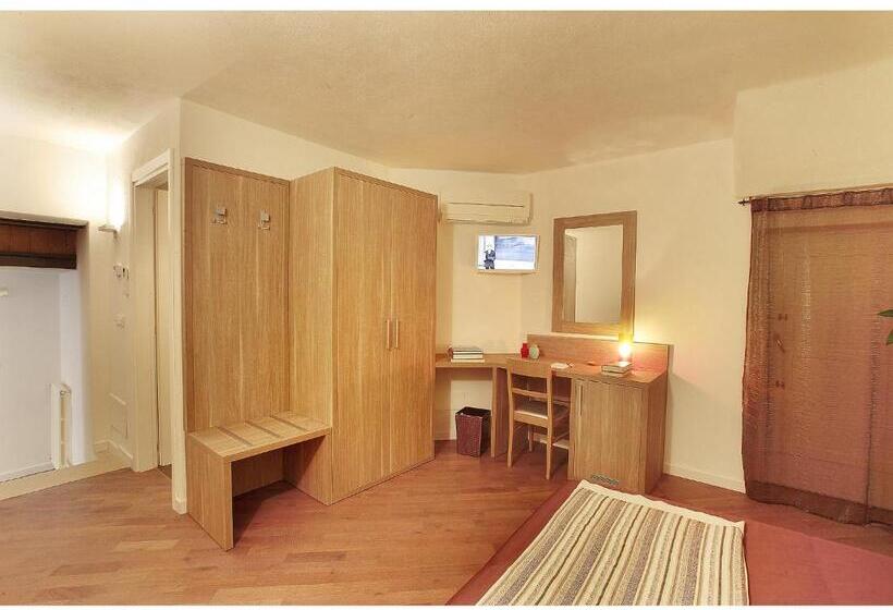 اتاق اکونومی, Residenze Portacastello