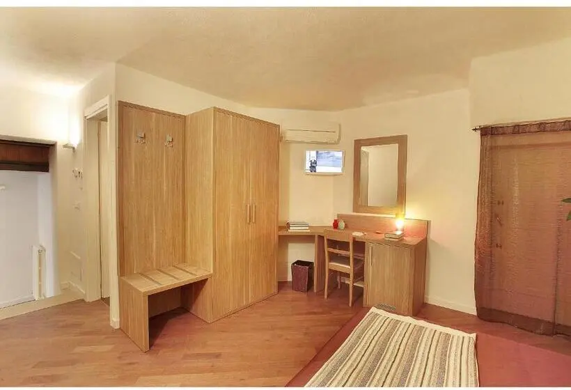 اتاق اکونومی, Residenze Portacastello