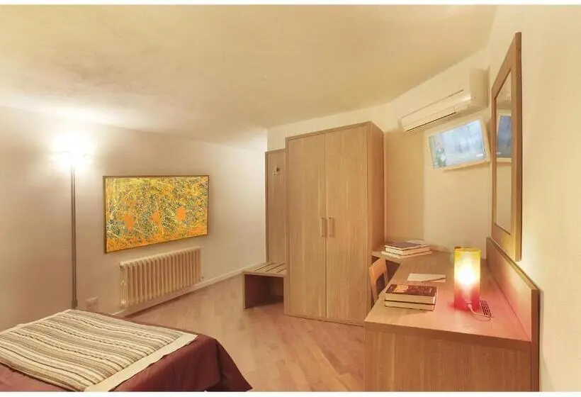 اتاق اکونومی, Residenze Portacastello