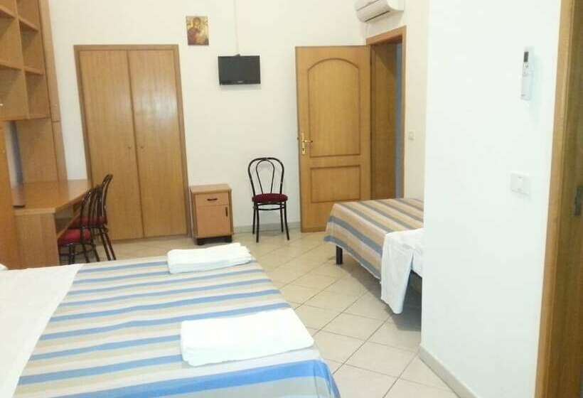 غرفة قياسية ثلاثية, Casa Per Ferie Sacro Cuore