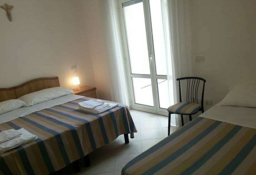 غرفة قياسية ثلاثية, Casa Per Ferie Sacro Cuore